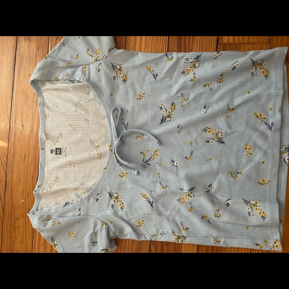 PacSun blue floral tshirt